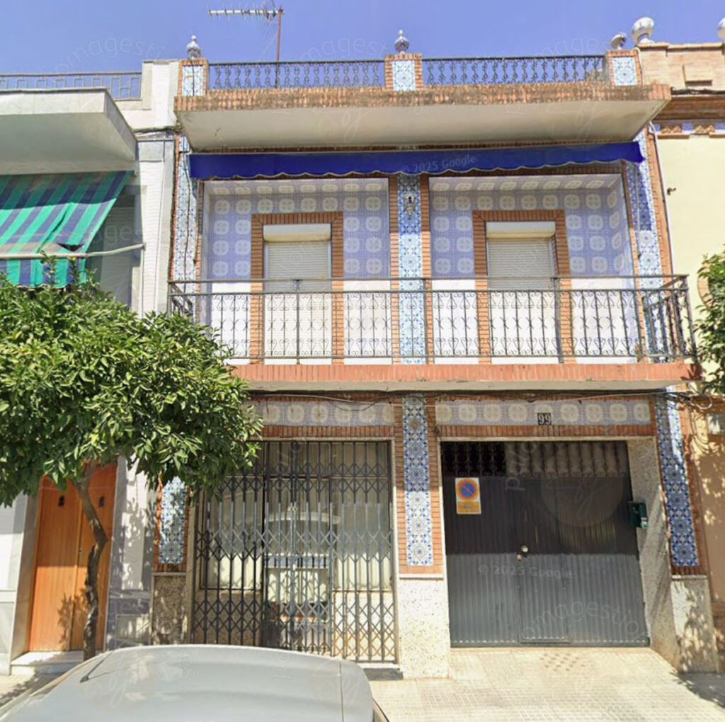 Casa con local comercial