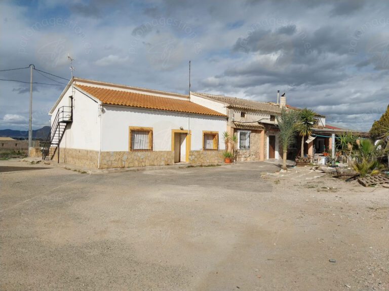 FINCA EN LORCA